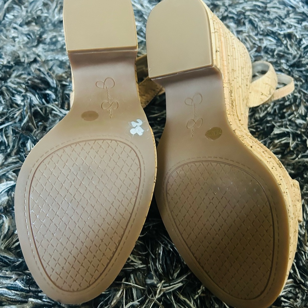 Jessica Simpson Tan Wedge Sandals with Textured Heel - Picture 4 of 4